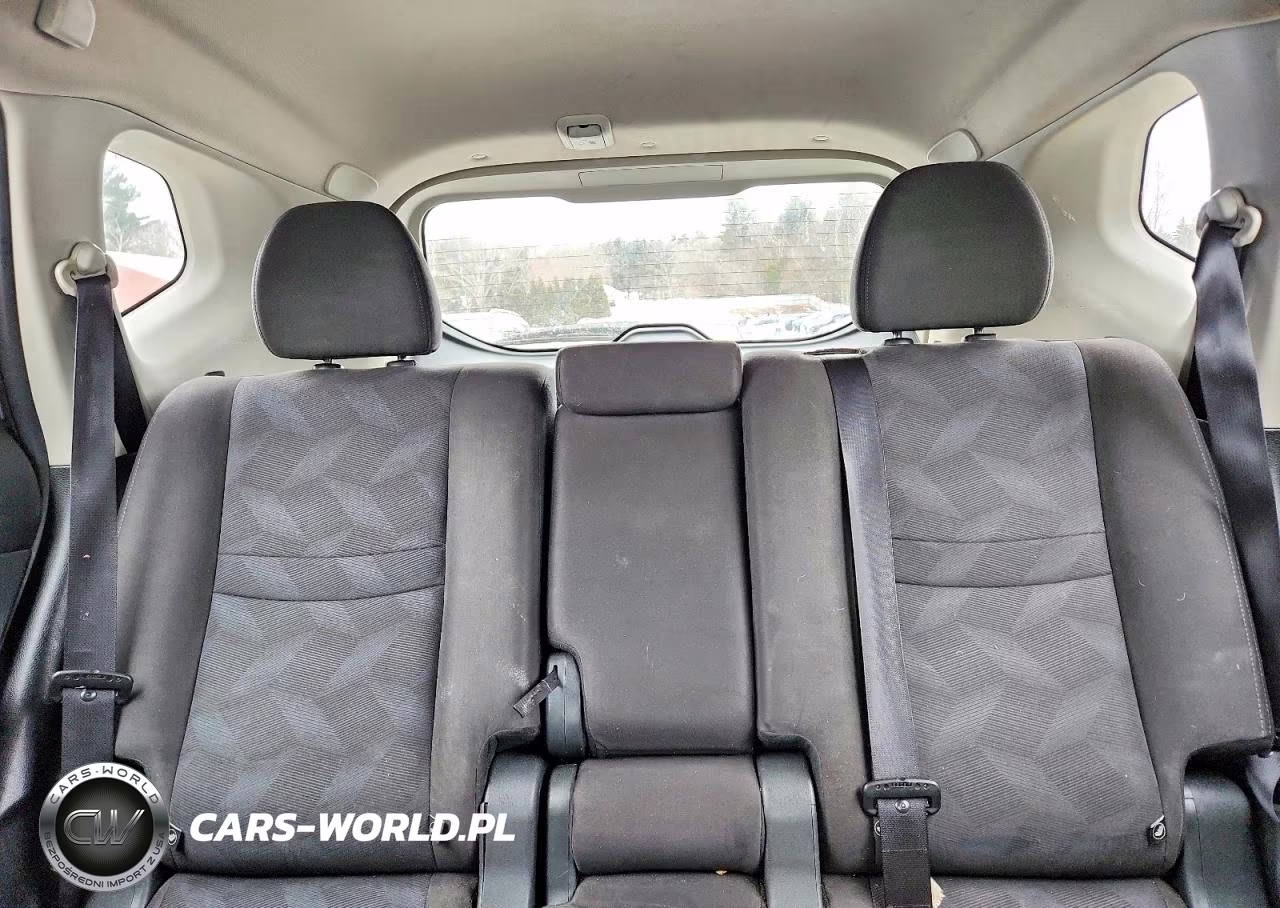 2015 Nissan Rogue S VIN:KNMAT2MV8FP525577 - 10