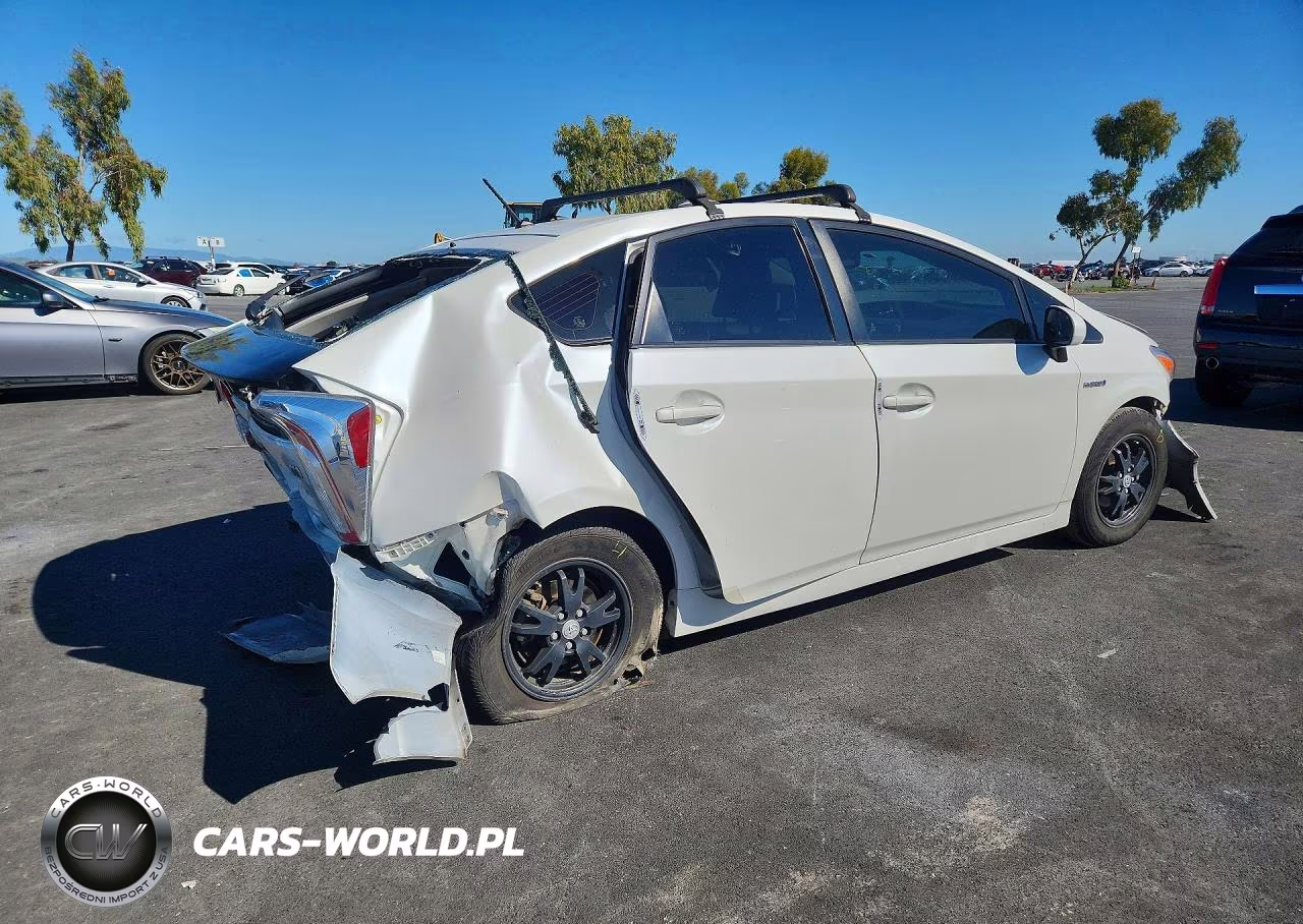 2015 Toyota Prius Two VIN:JTDKN3DU8F0418324 - 3