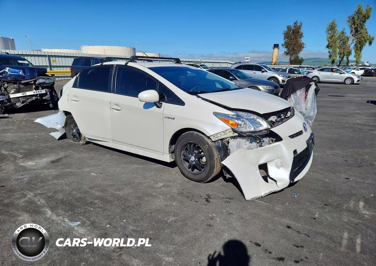 2015 Toyota Prius Two VIN:JTDKN3DU8F0418324 - 4