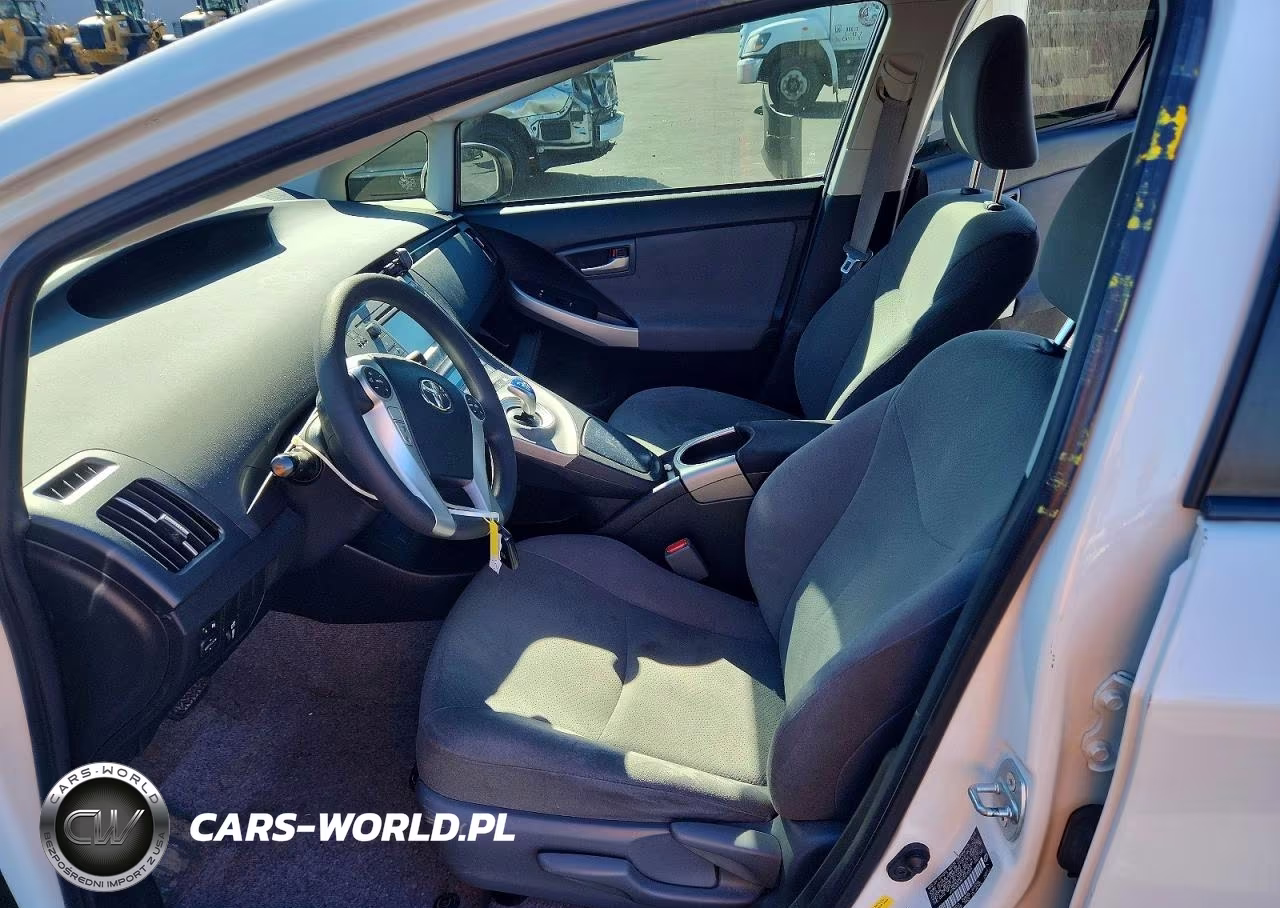 2015 Toyota Prius Two VIN:JTDKN3DU8F0418324 - 7