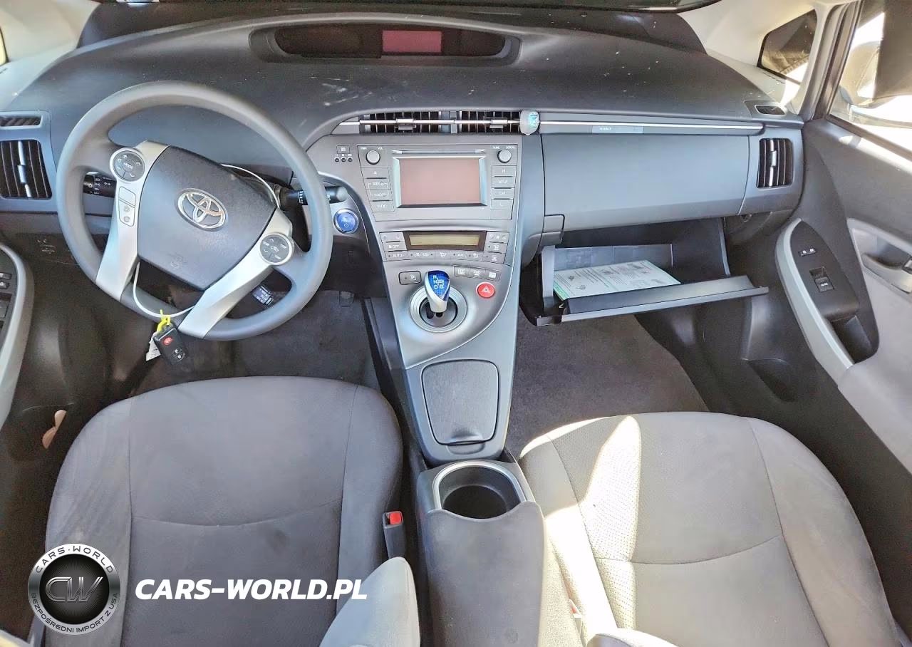 2015 Toyota Prius Two VIN:JTDKN3DU8F0418324 - 8
