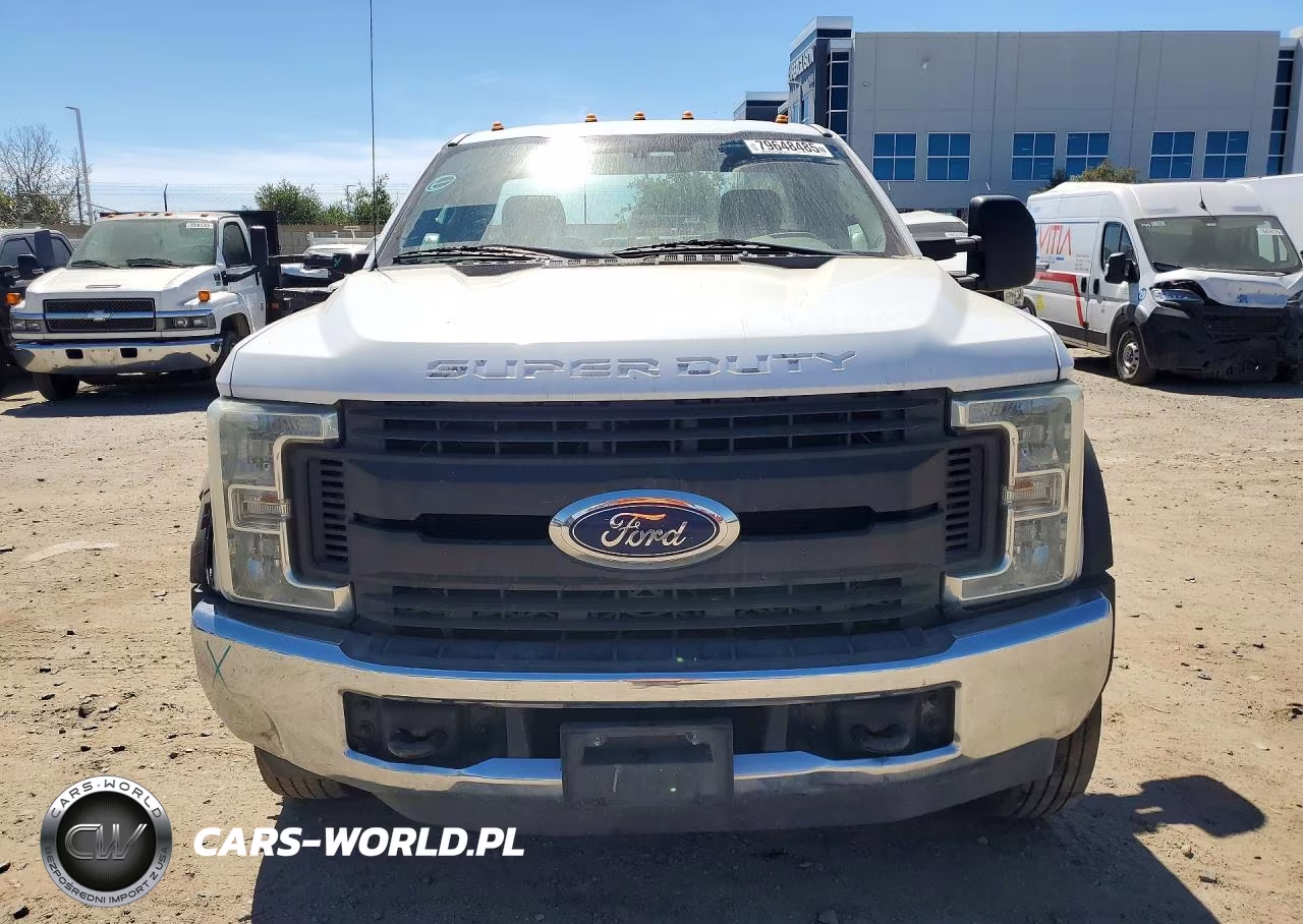 2017 Ford F550 Super Duty VIN:1FDUF5GT8HEC24978 - 5