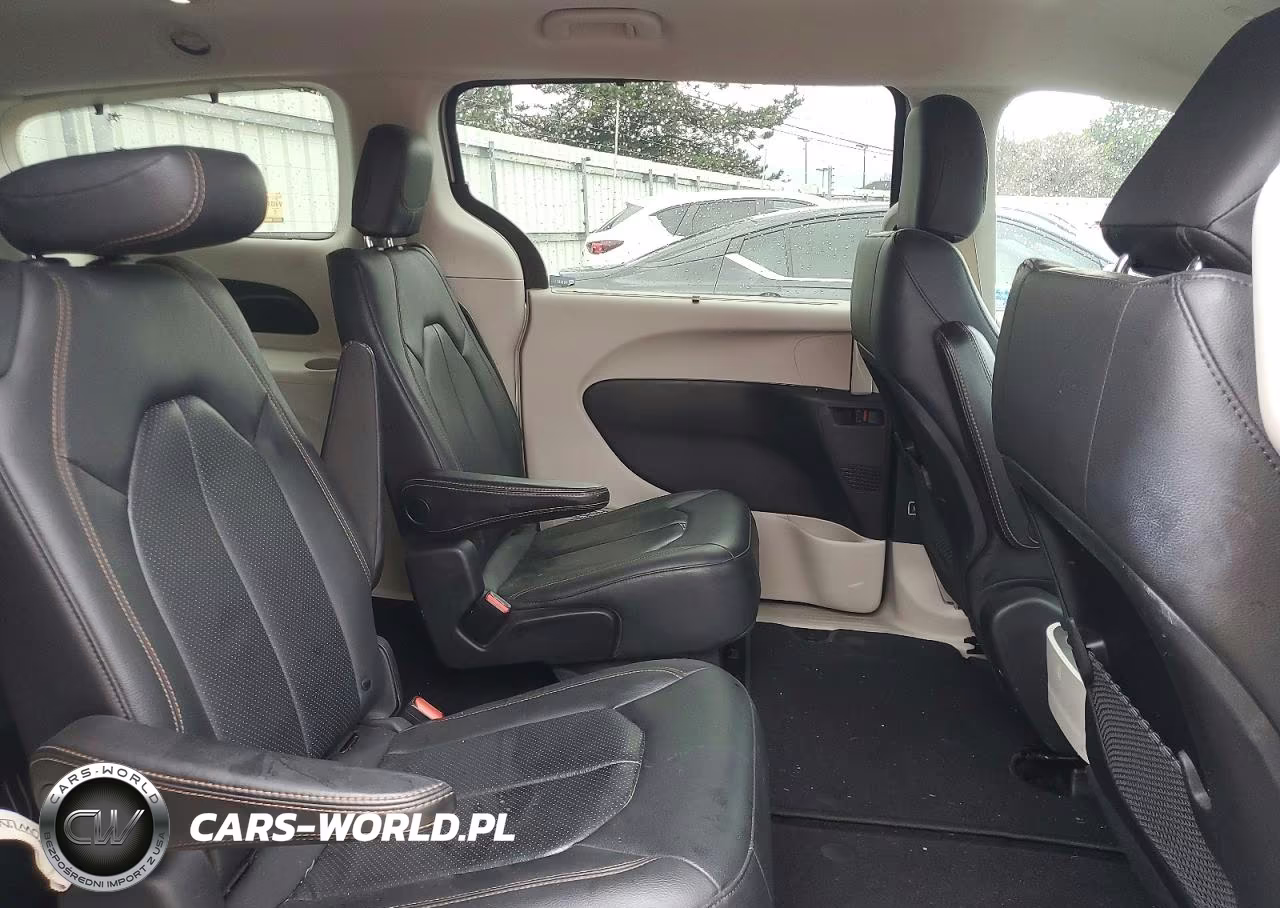 2020 Chrysler Pacifica Touring L VIN:2C4RC1BGXLR112832 - 11