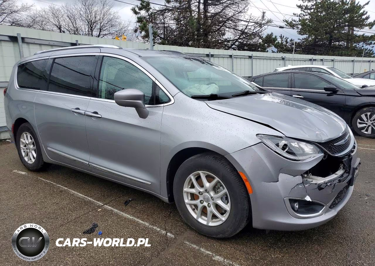 2020 Chrysler Pacifica Touring L VIN:2C4RC1BGXLR112832 - 4