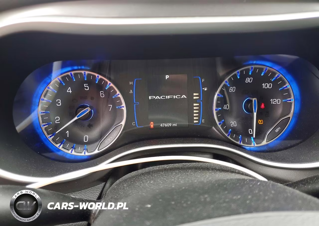 2020 Chrysler Pacifica Touring L VIN:2C4RC1BGXLR112832 - 9