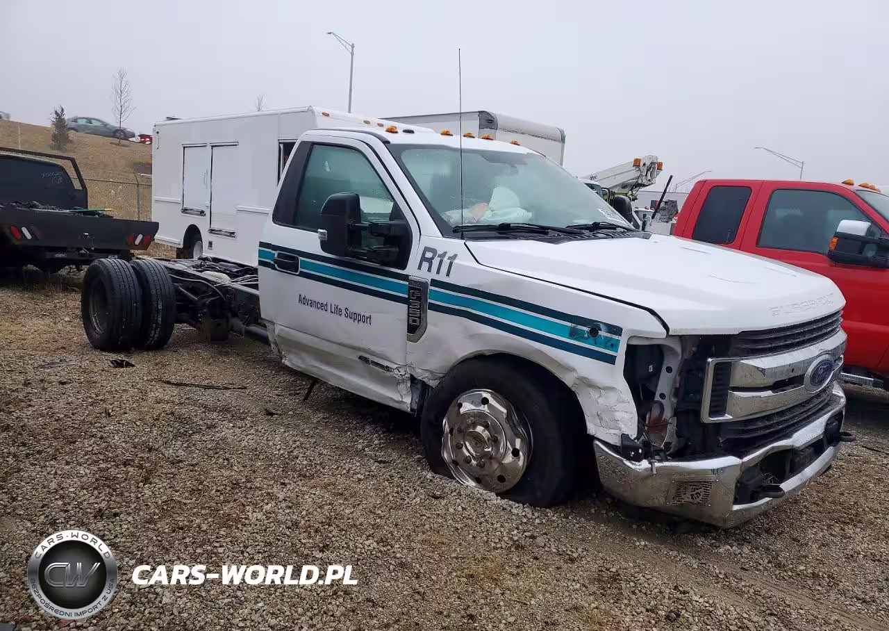 2019 Ford F350 Super Duty Truck Cab And Chassis VIN:1FDRF3GT2KEE59538 - 4