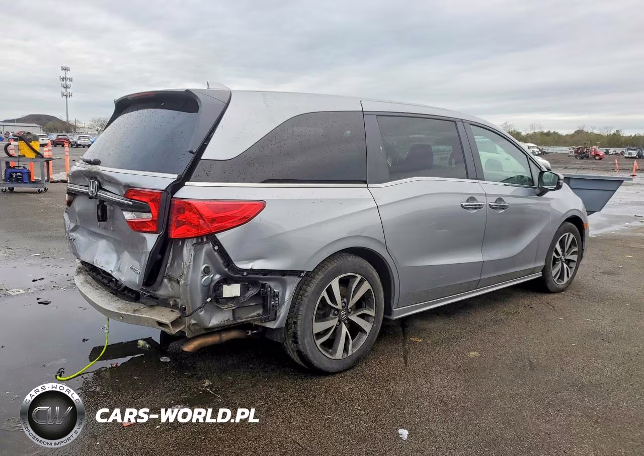 2023 Honda Odyssey Touring VIN:5FNRL6H82PB007166 - 3