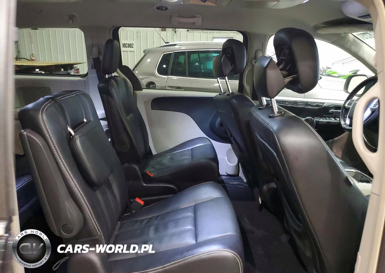 2015 Chrysler Town & Country Lx VIN:2C4RC1AG8FR675173 - 11