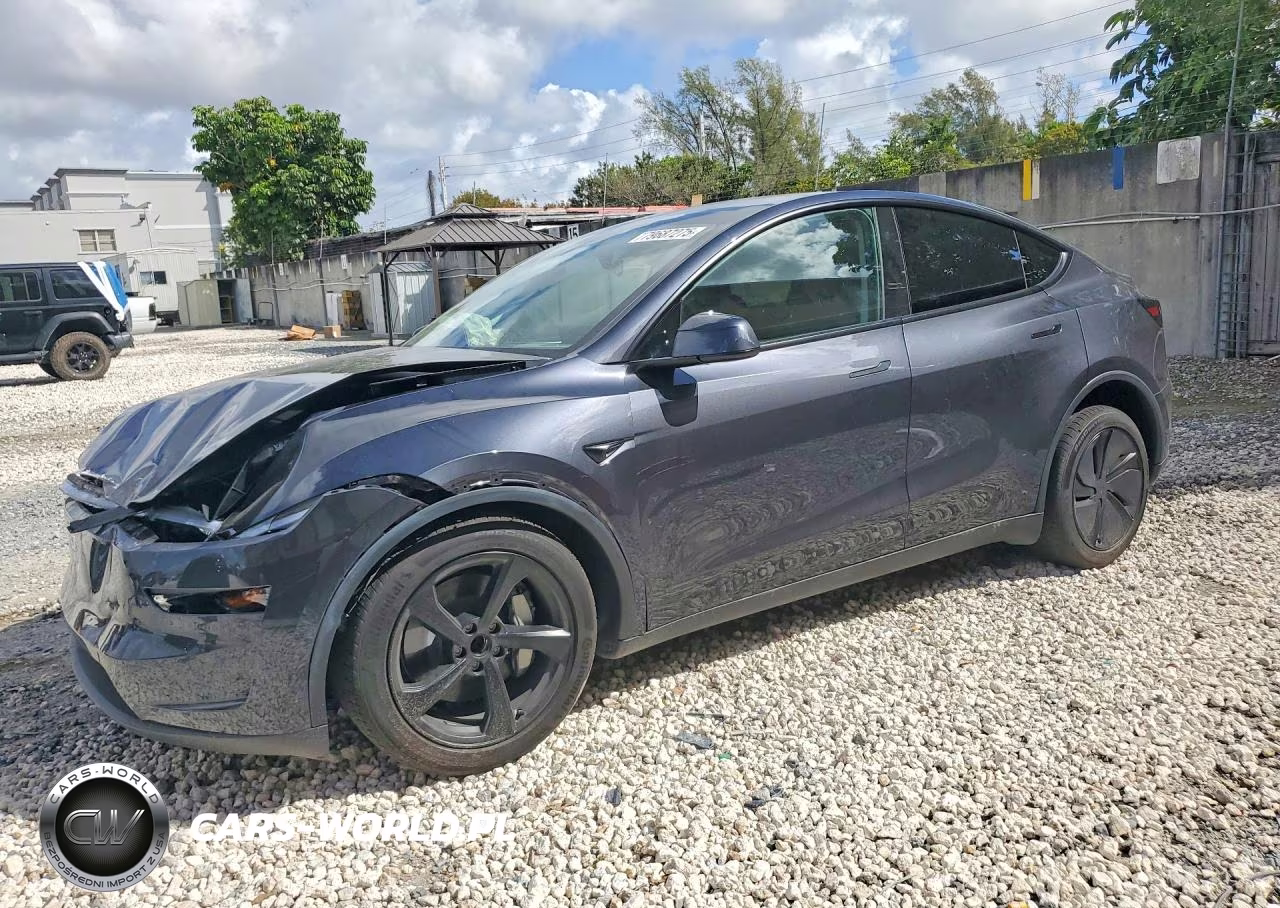 2026 Tesla Model Y – zdjęcie 1 z 12