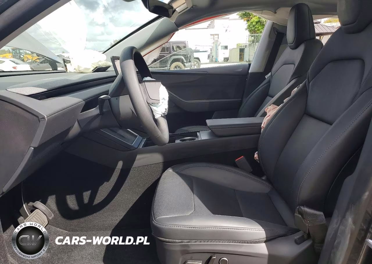2026 Tesla Model Y VIN:7SAYGDED5TF387297 - 7