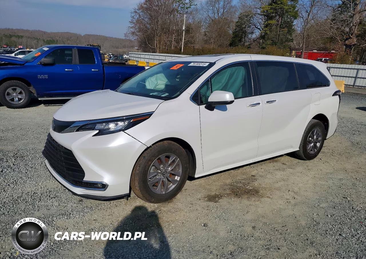 2023 Toyota Sienna Xle 8-Passenger