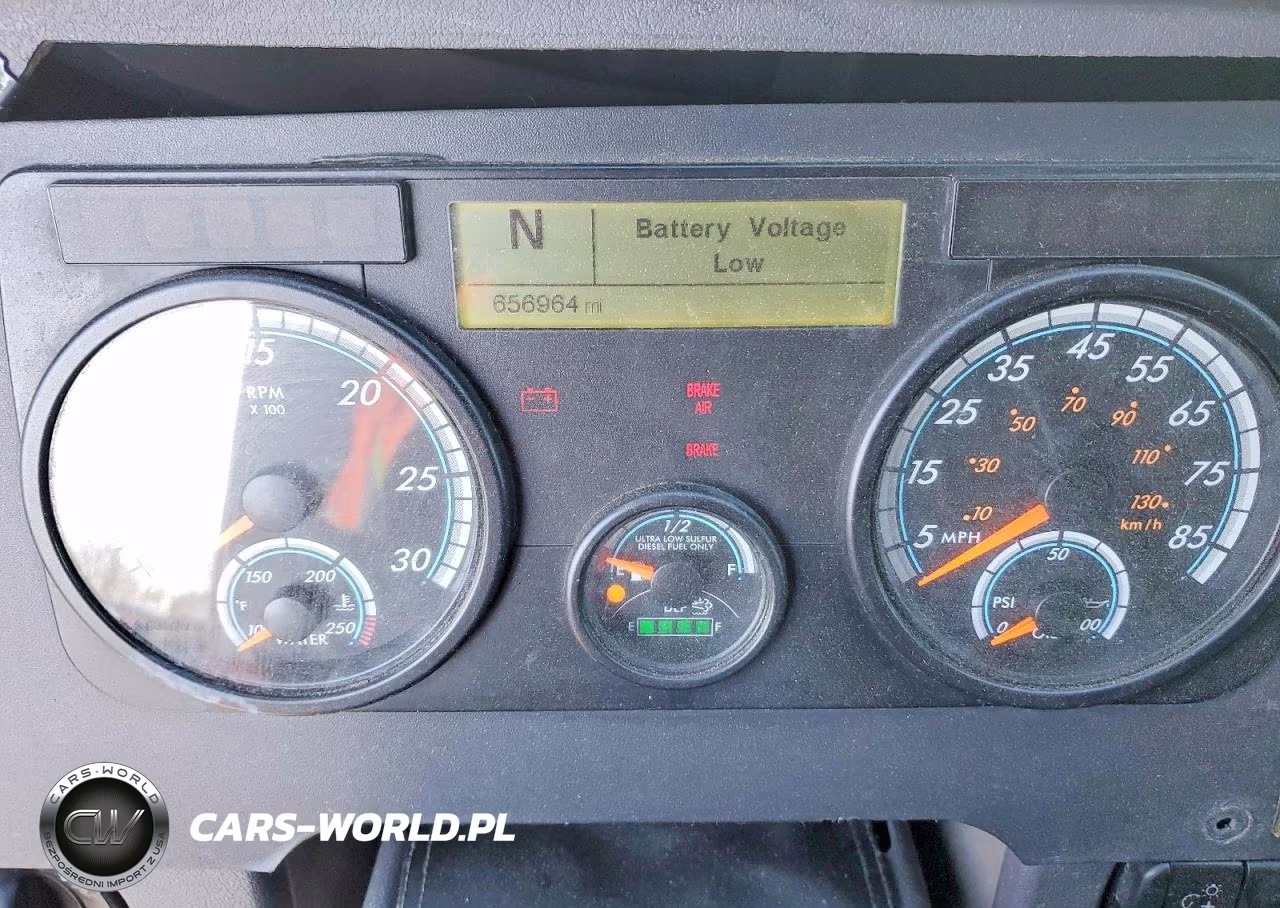 2014 Freightliner Cascadia Semi Truck VIN:3AKJGLD50ESFX1145 - 8