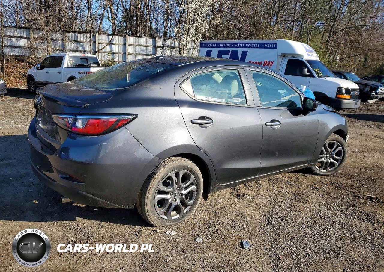 2019 Toyota Yaris Le VIN:3MYDLBYV4KY512472 - 3
