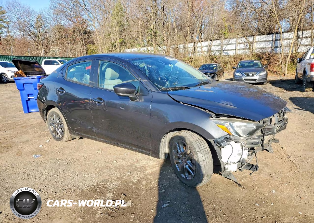 2019 Toyota Yaris Le VIN:3MYDLBYV4KY512472 - 4