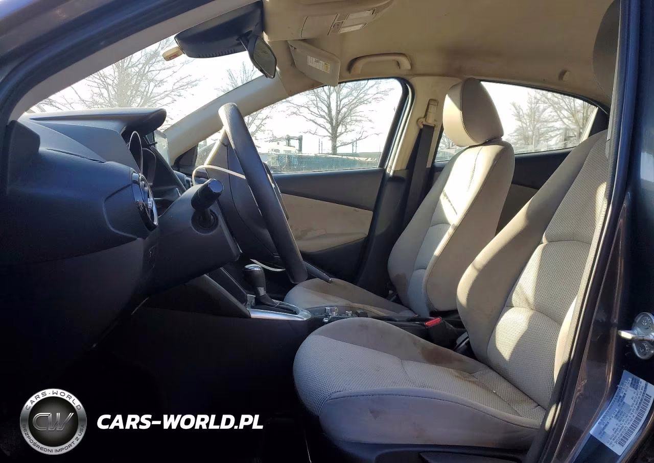 2019 Toyota Yaris Le VIN:3MYDLBYV4KY512472 - 7