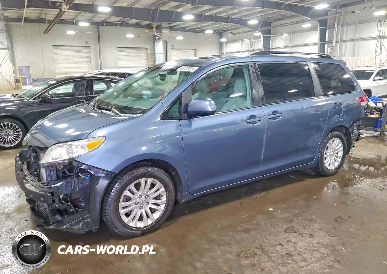 2014 Toyota Sienna Xle 8-Passenger