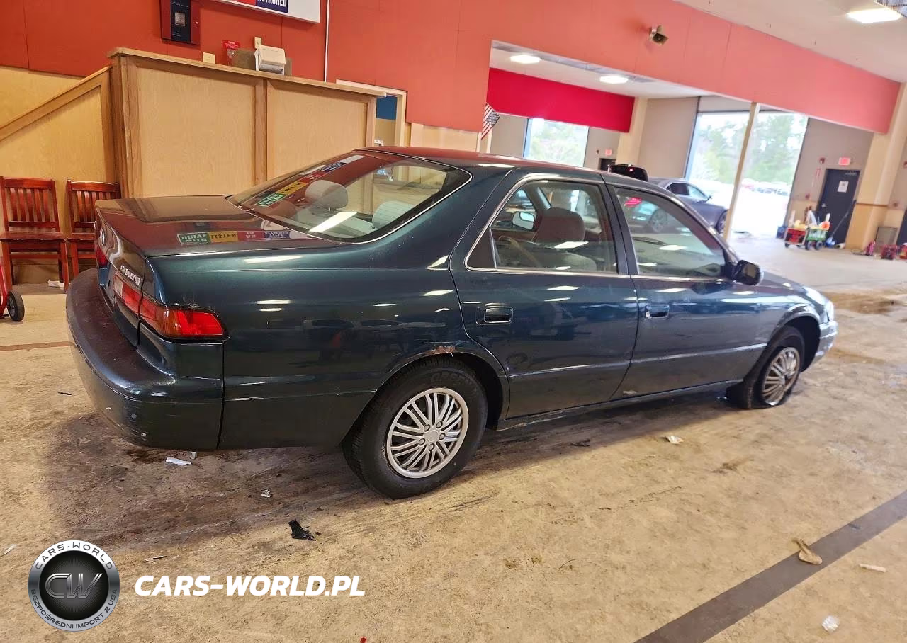 1997 Toyota Camry Le VIN:JT2BG22K7V0013696 - 3