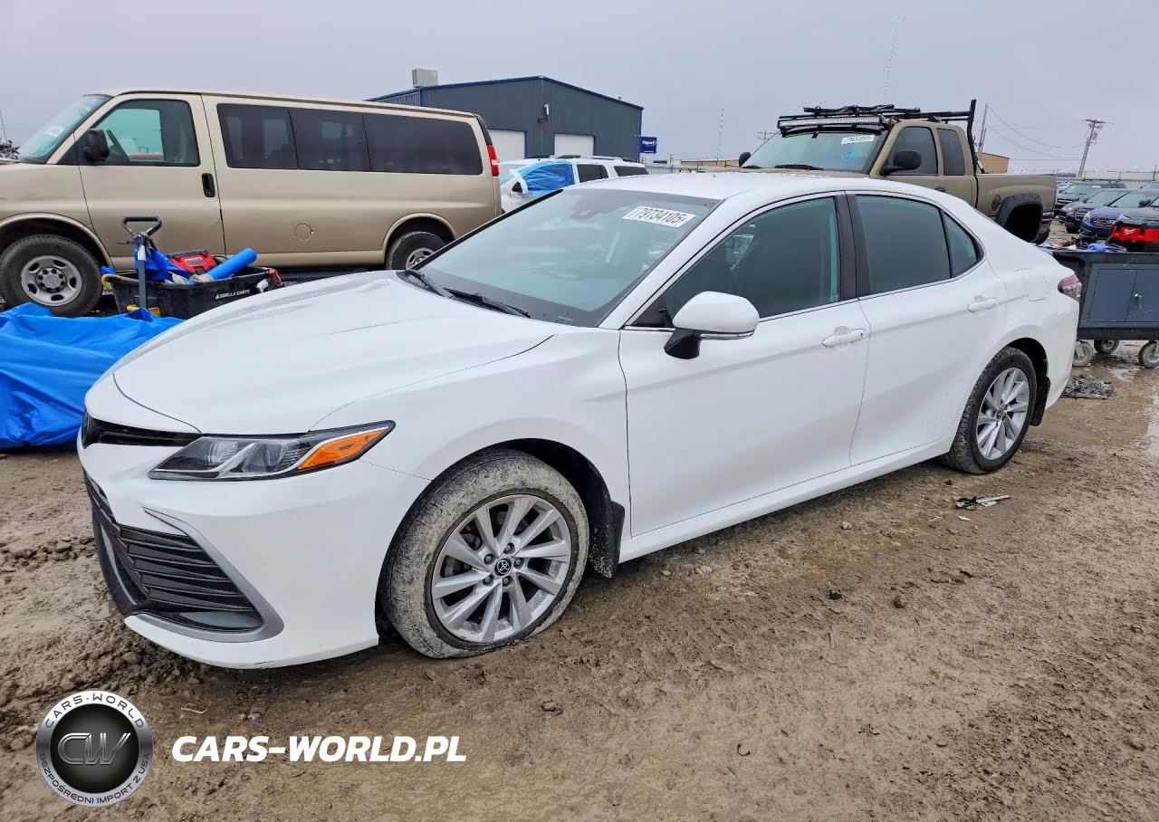 2022 Toyota Camry Le – zdjęcie 1 z 12