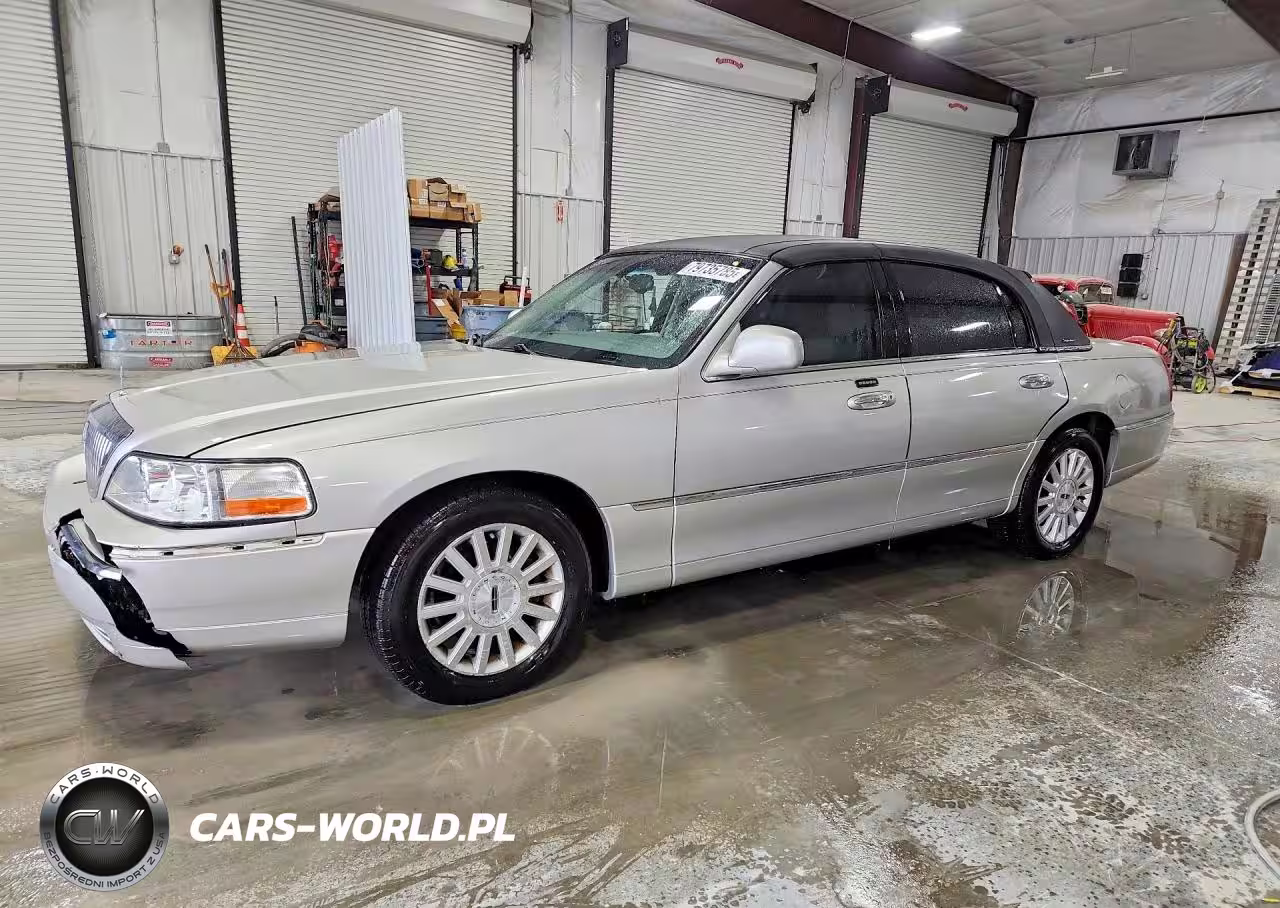 2004 Lincoln Town Car Executive