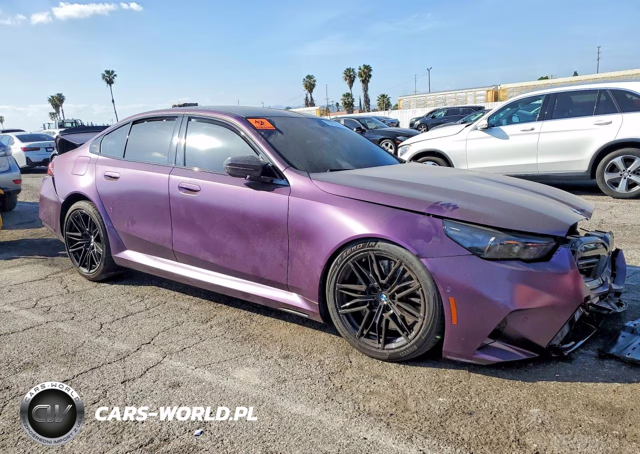 2025 BMW M5 VIN:WBS83FK00SCU35556 - 4