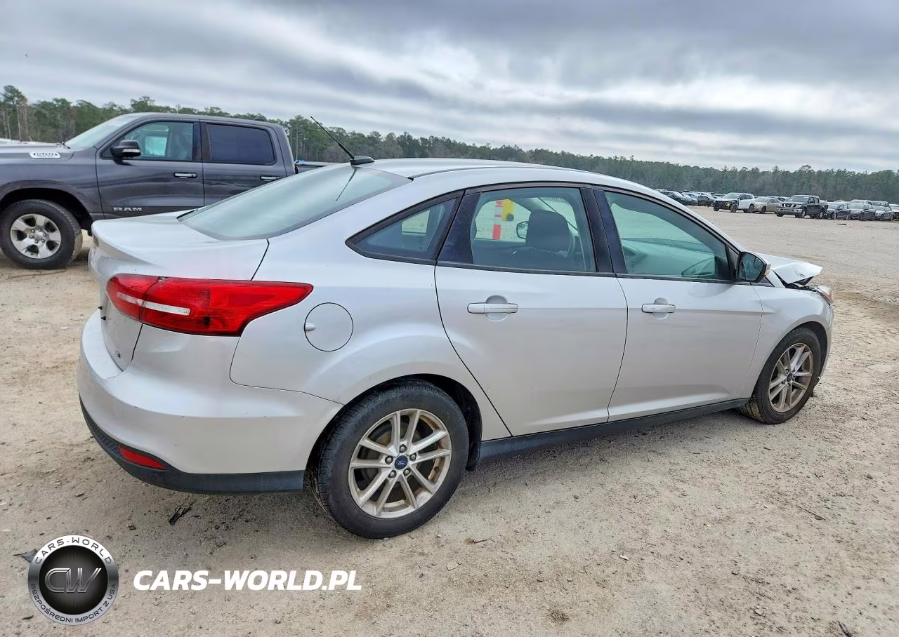 2017 Ford Focus S VIN:1FADP3F24HL285504 - 3