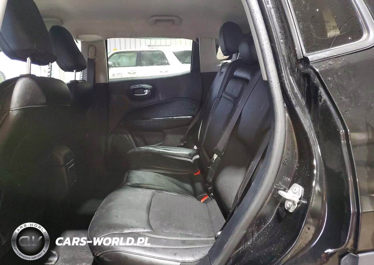 2018 Jeep Compass Latitude VIN:3C4NJDBBXJT270656 - 11