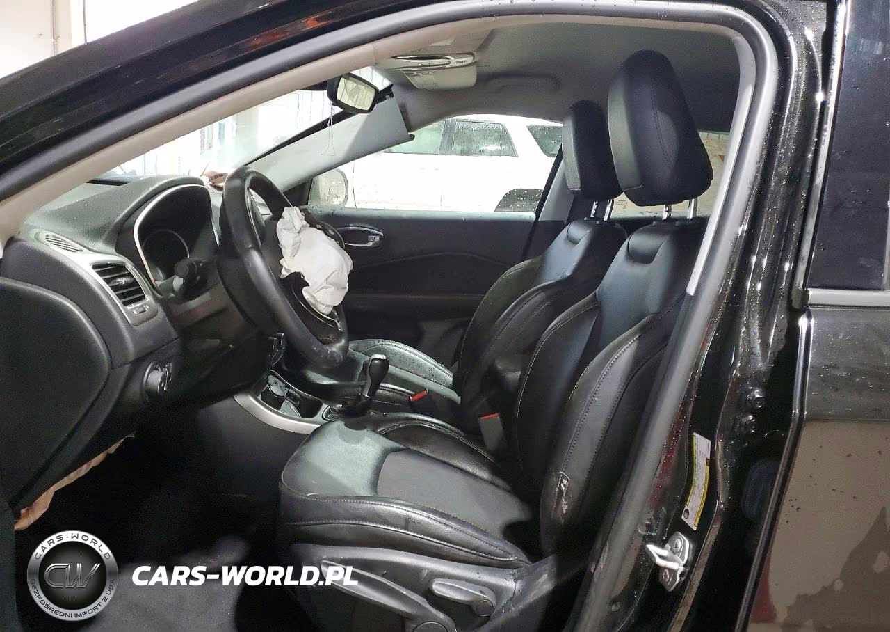 2018 Jeep Compass Latitude VIN:3C4NJDBBXJT270656 - 7