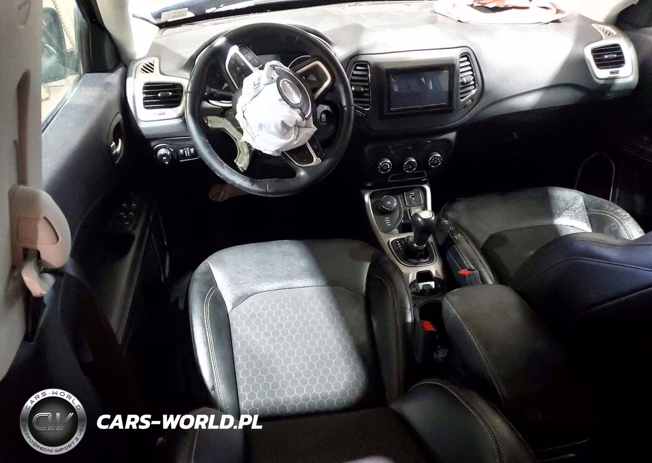2018 Jeep Compass Latitude VIN:3C4NJDBBXJT270656 - 8