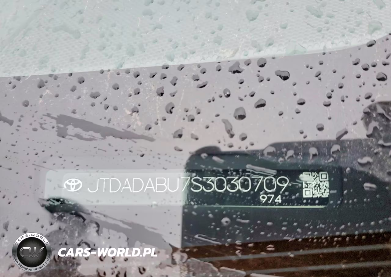 2025 Toyota Prius Xle VIN:JTDADABU7S3030709 - 12