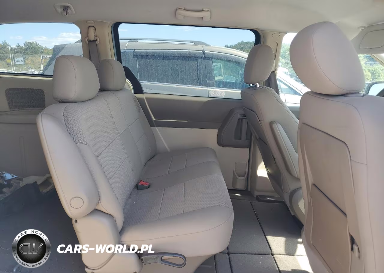 2008 Chrysler Town & Country Lx VIN:2A8HR44HX8R128448 - 11