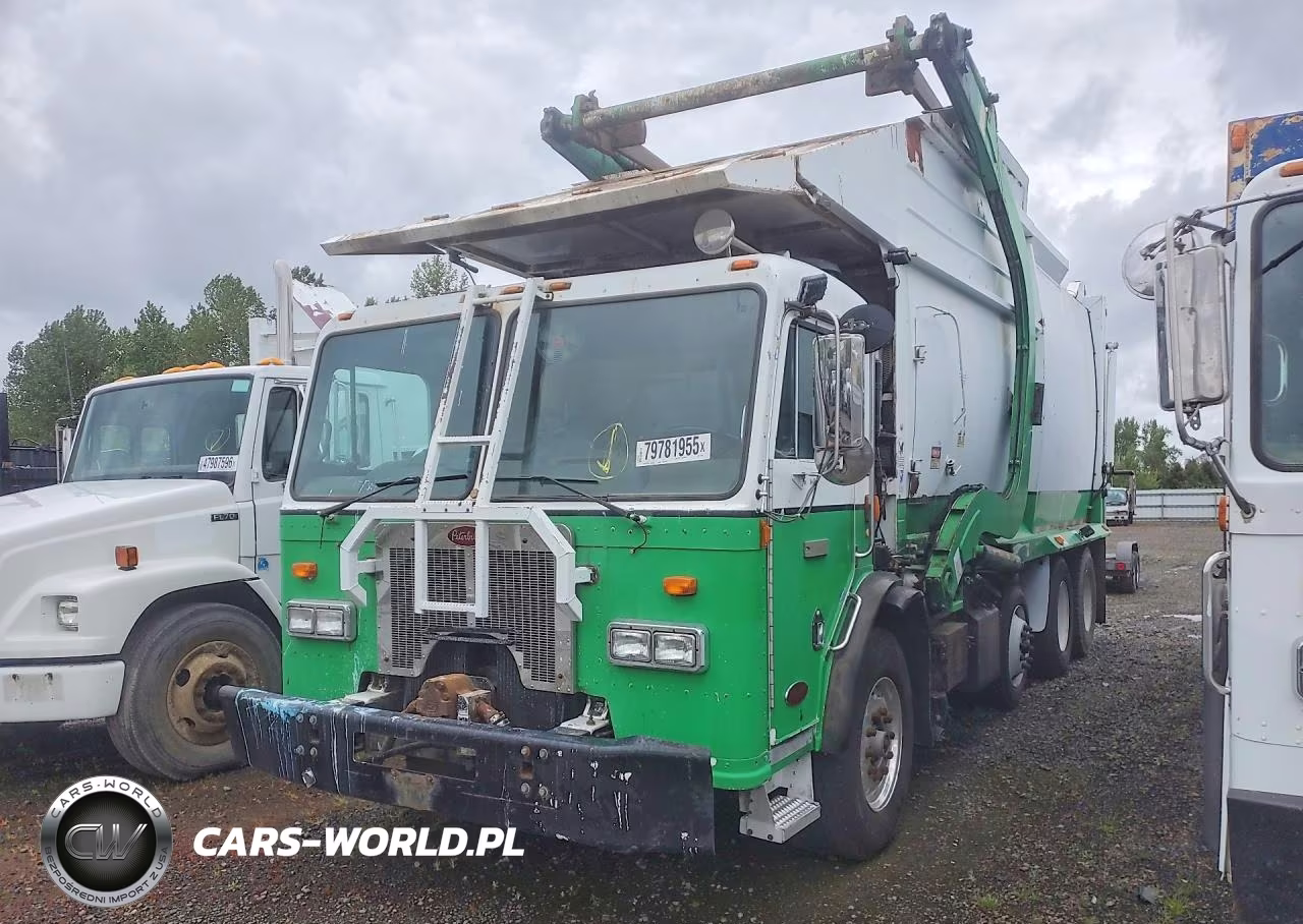 2007 Peterbilt 320