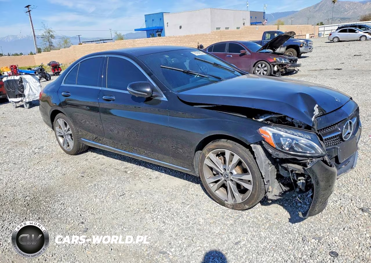 2018 Mercedes-Benz C 300 4Matic VIN:55SWF4KB2JU252297 - 4