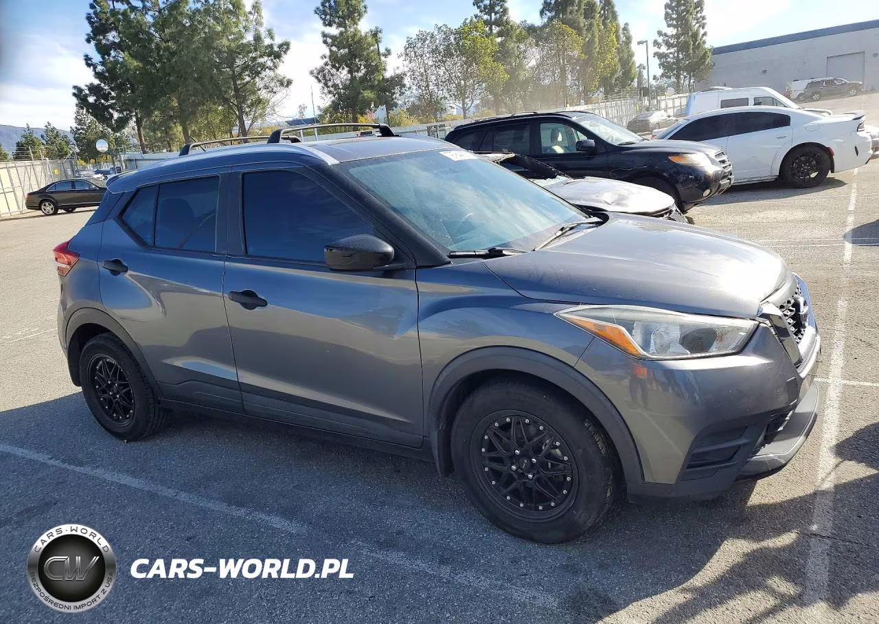 2019 Nissan Kicks S VIN:3N1CP5CU6KL535184 - 4