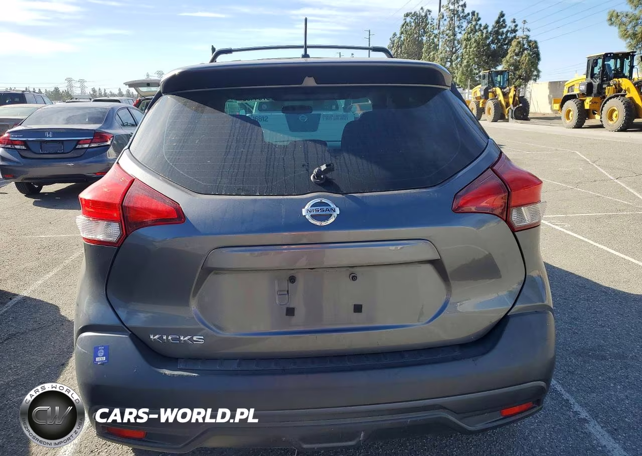 2019 Nissan Kicks S VIN:3N1CP5CU6KL535184 - 6