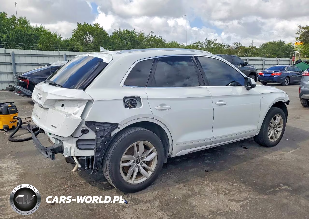 2022 Audi Q5 Premium 45 VIN:WA1GAAFYXN2003637 - 3