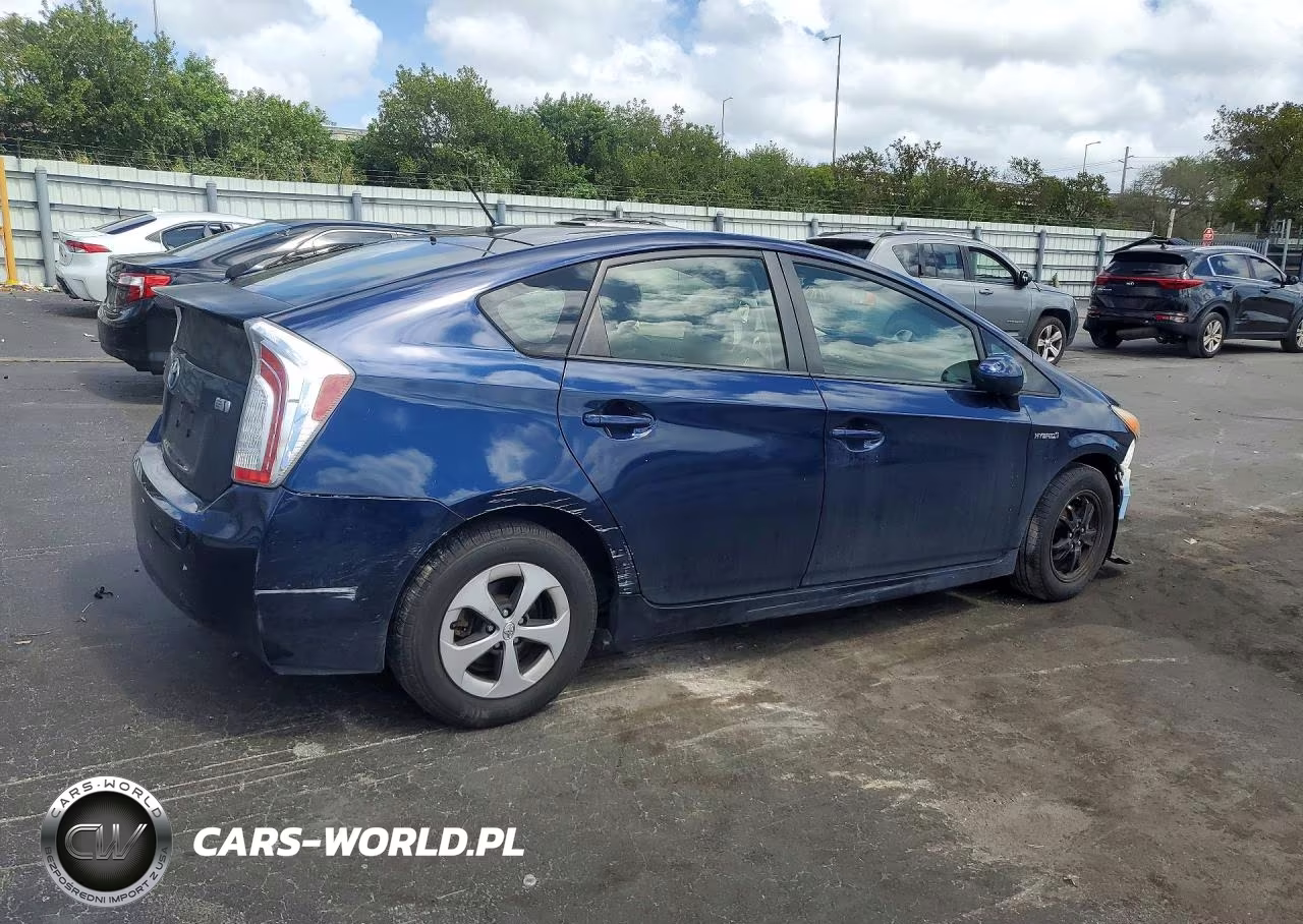 2013 Toyota Prius Four VIN:JTDKN3DU4D0343599 - 3