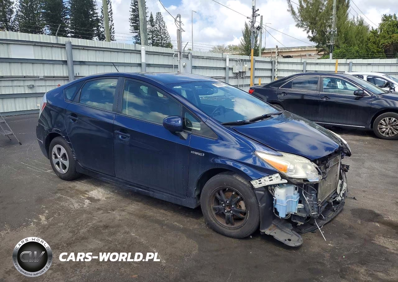 2013 Toyota Prius Four VIN:JTDKN3DU4D0343599 - 4