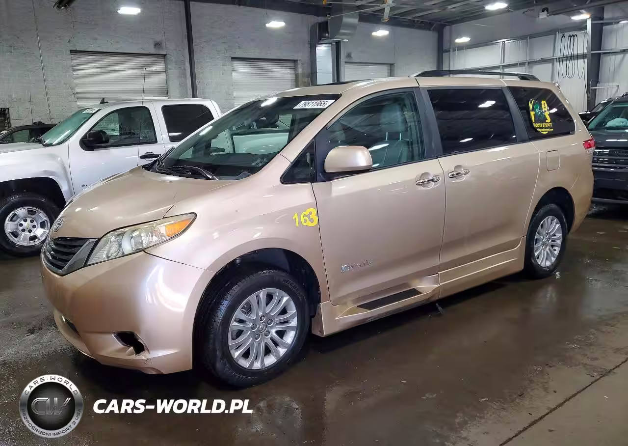 2014 Toyota Sienna Xle 8-Passenger