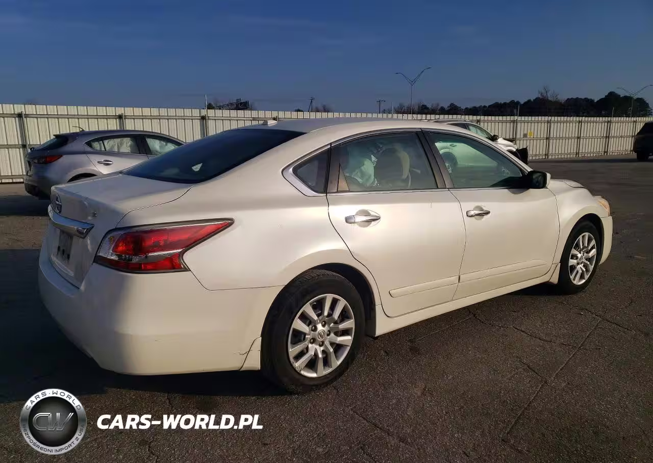 2015 Nissan Altima 2.5 S VIN:1N4AL3AP0FC286843 - 3