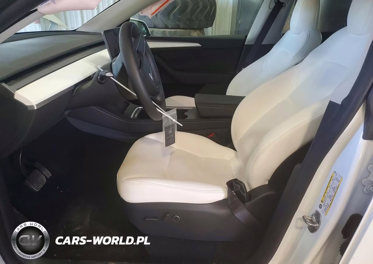 2024 Tesla Model Y VIN:7SAYGAEEXRF206646 - 7