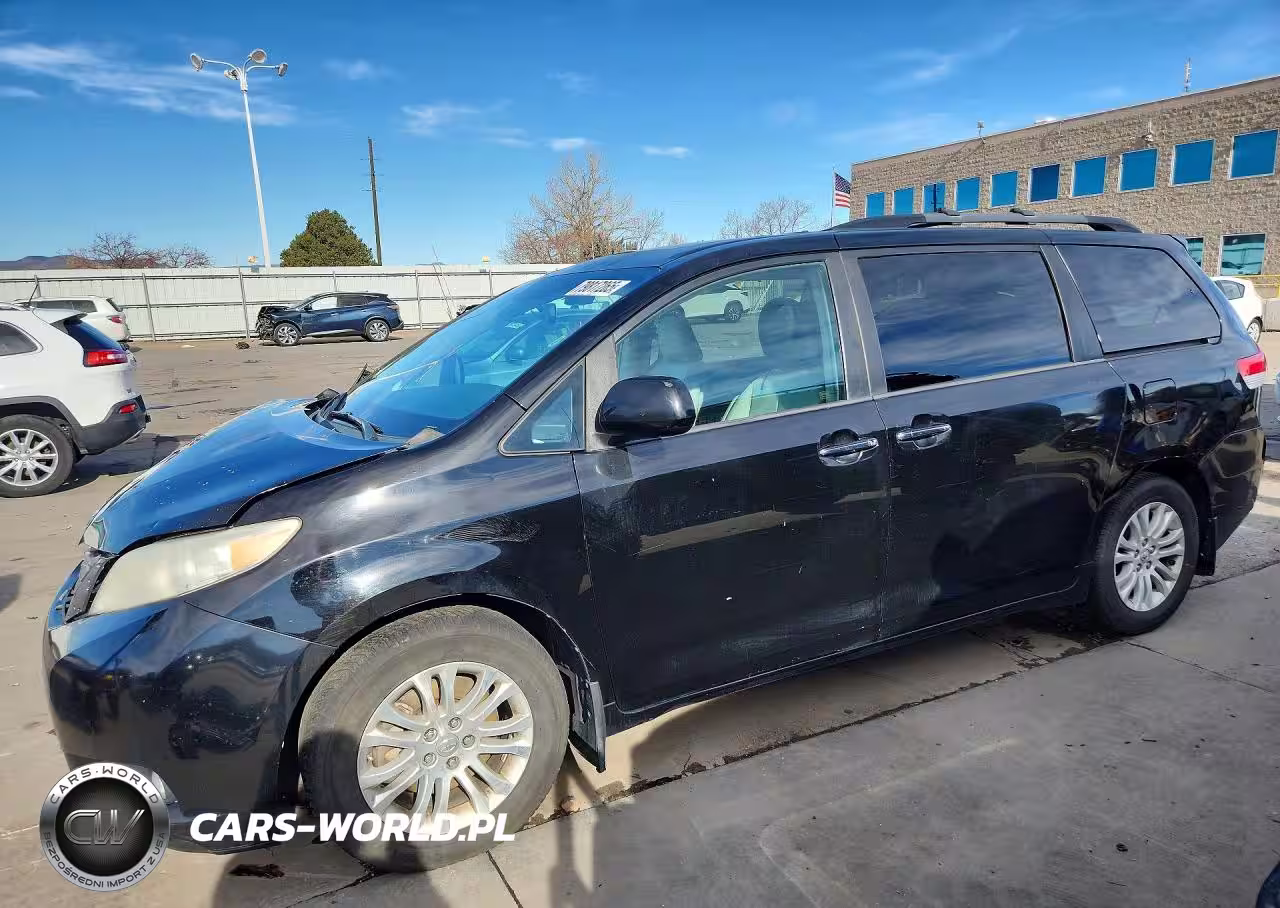2013 Toyota Sienna Xle 8-Passenger