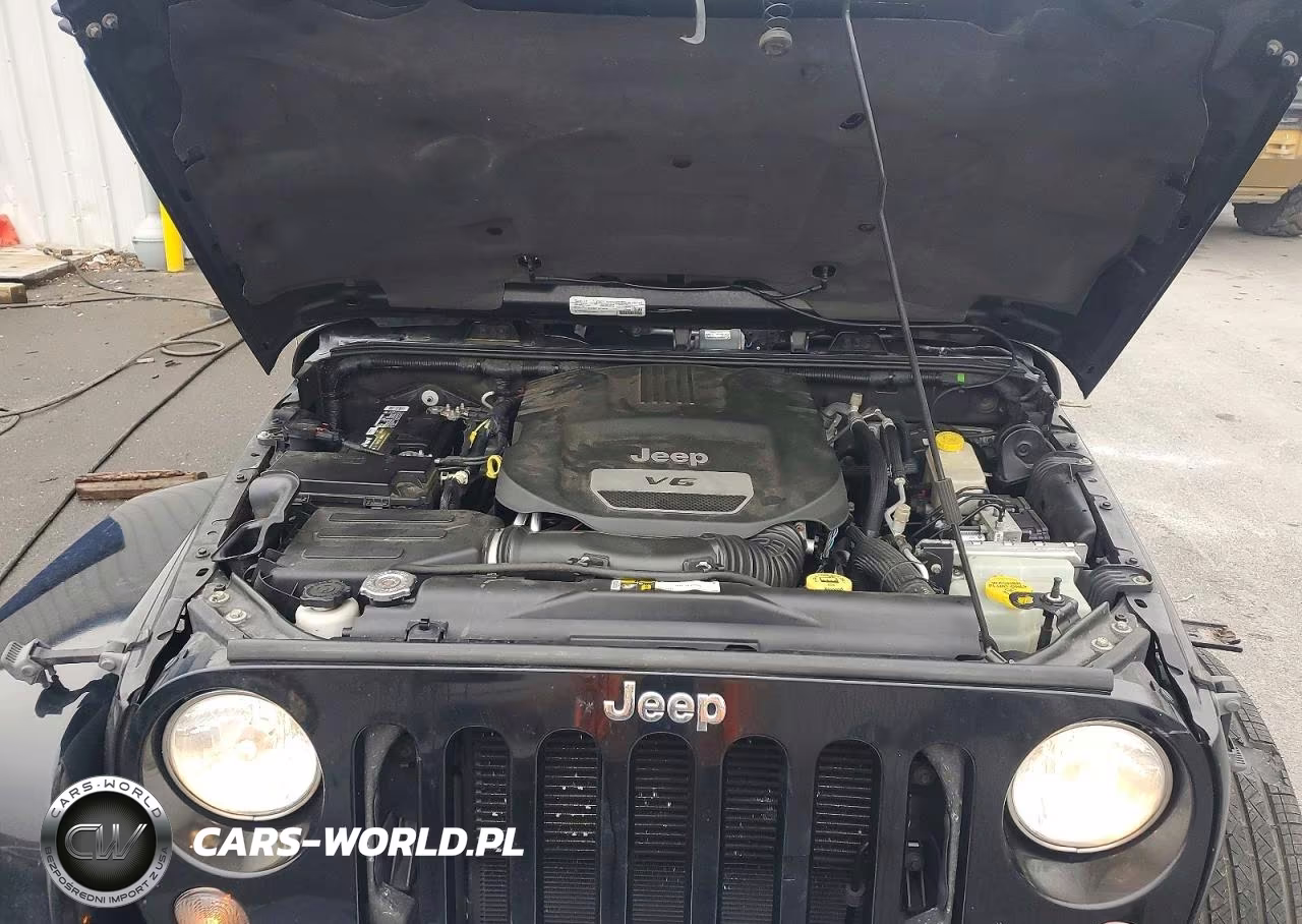 2015 Jeep Wrangler Unlimited Sahara VIN:1C4HJWEG3FL756552 - 12