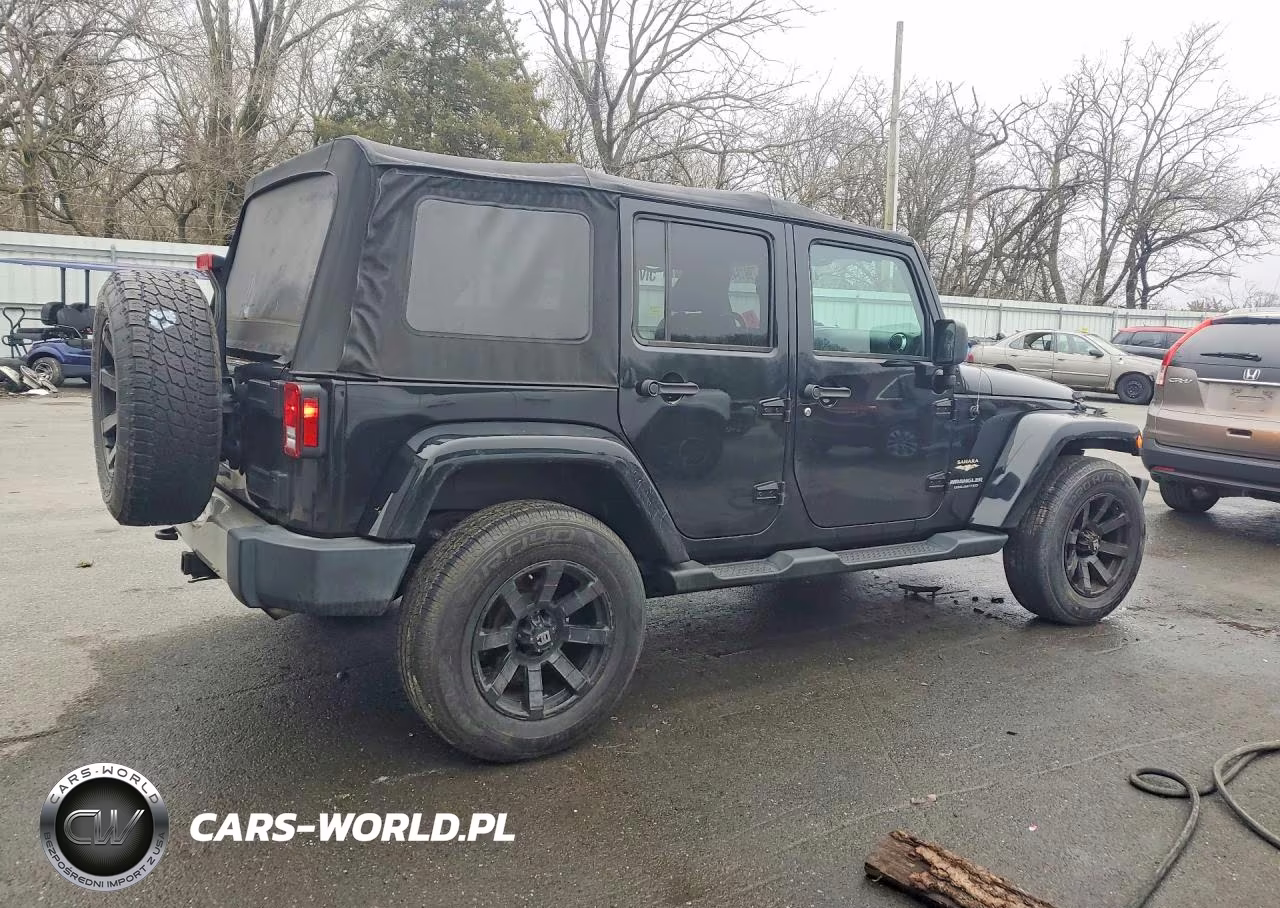 2015 Jeep Wrangler Unlimited Sahara VIN:1C4HJWEG3FL756552 - 3