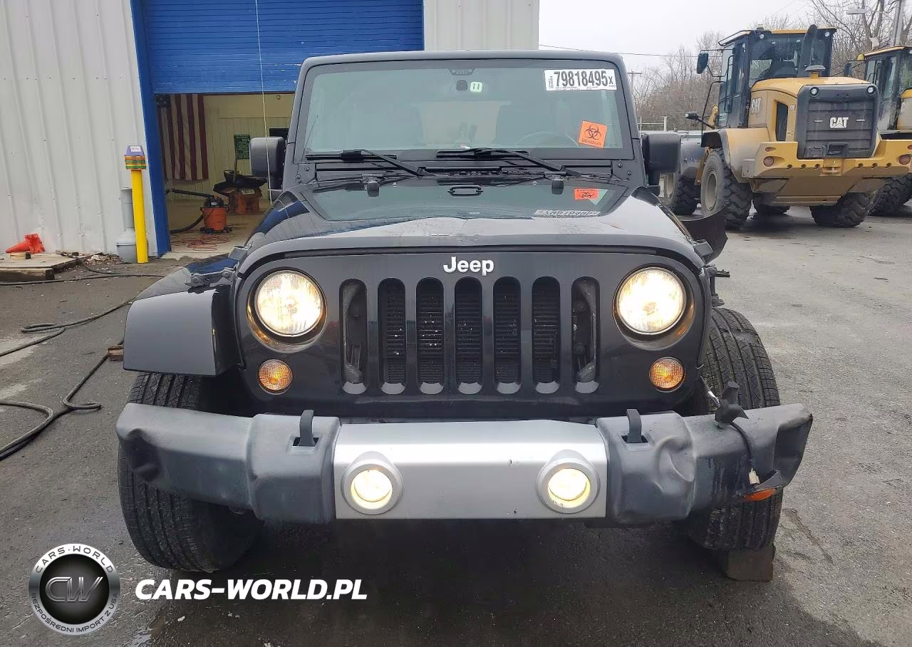 2015 Jeep Wrangler Unlimited Sahara VIN:1C4HJWEG3FL756552 - 5