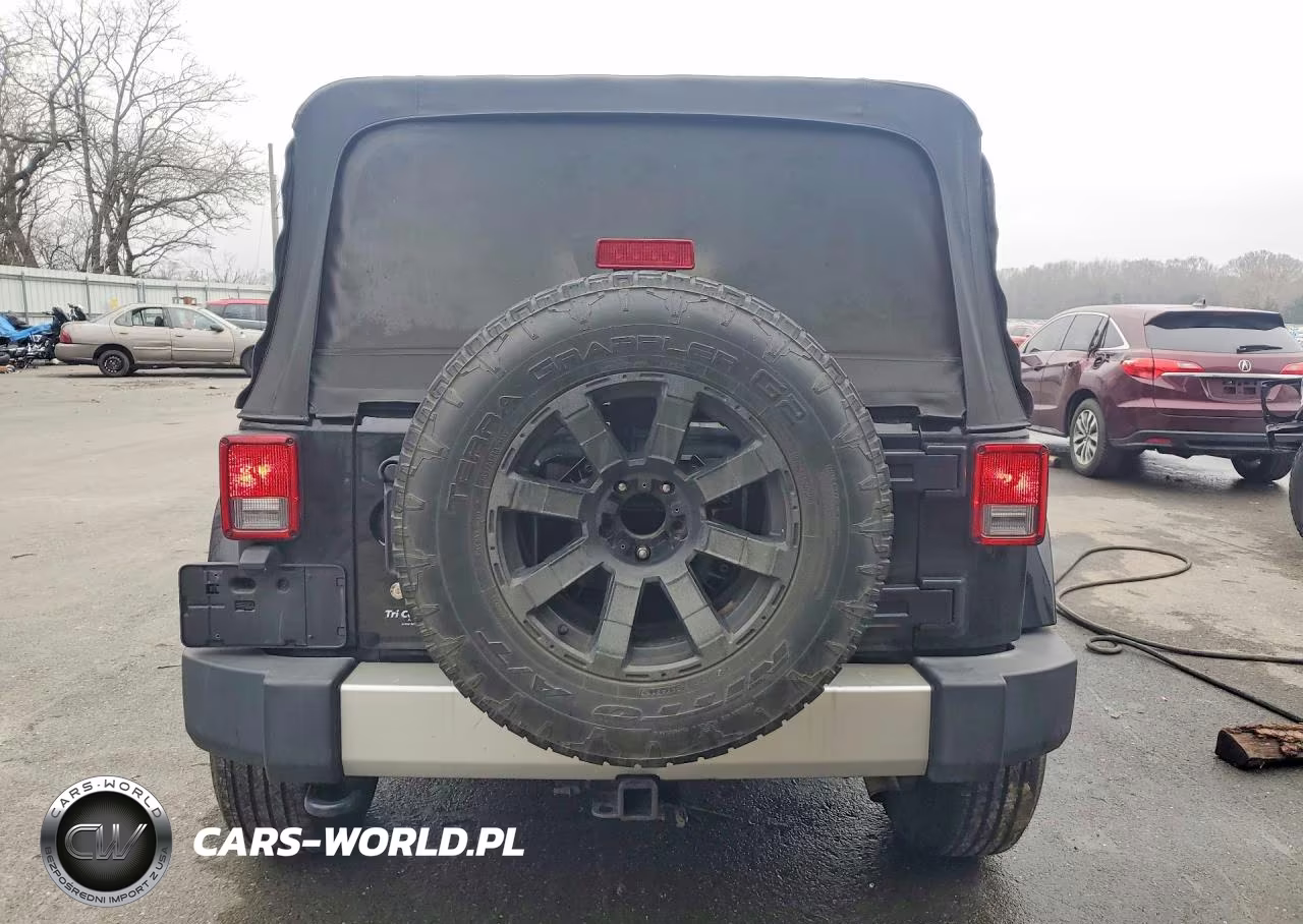 2015 Jeep Wrangler Unlimited Sahara VIN:1C4HJWEG3FL756552 - 6