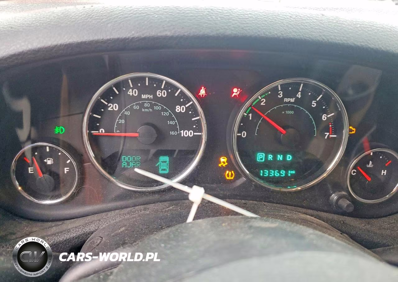 2015 Jeep Wrangler Unlimited Sahara VIN:1C4HJWEG3FL756552 - 9