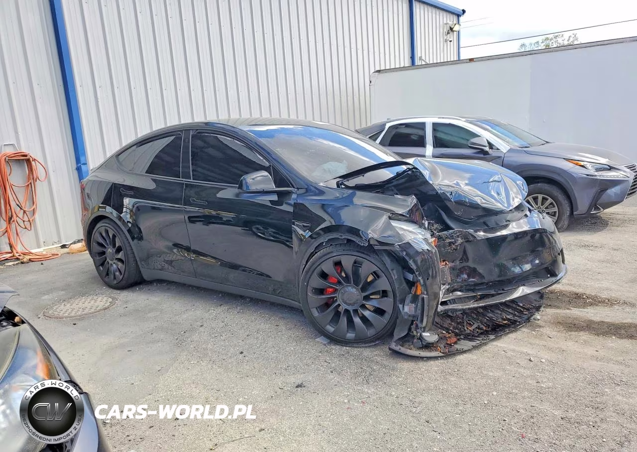 2022 Tesla Model Y VIN:7SAYGDEF9NF463754 - 4