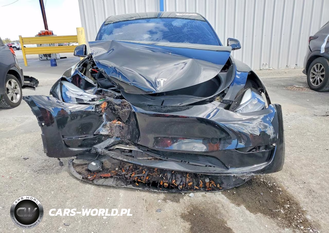 2022 Tesla Model Y VIN:7SAYGDEF9NF463754 - 5