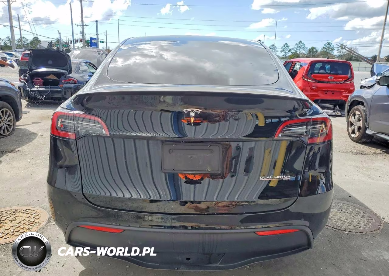 2022 Tesla Model Y VIN:7SAYGDEF9NF463754 - 6