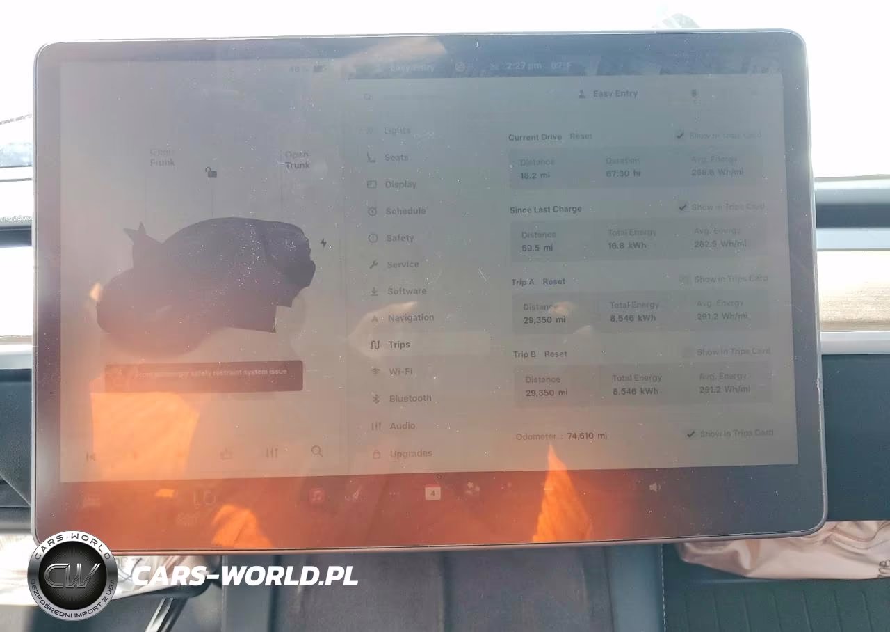 2022 Tesla Model Y VIN:7SAYGDEF9NF463754 - 9